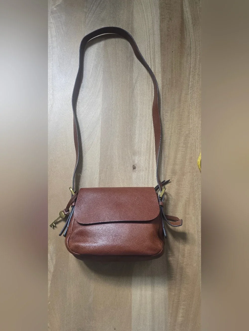 Fossil Harper Small Brown Leather Flap Crossbody Saddle Bag Purse with Key - Picture 1 of 13